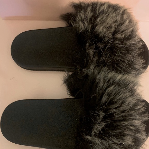Women’s Trending Ombré Faux Fur Open-Toe Slippers - Slides - Picture 3 of 6